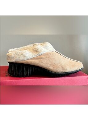 Vaneli Tan ‘Bryan’ Sherpa Mules, Size 7.5